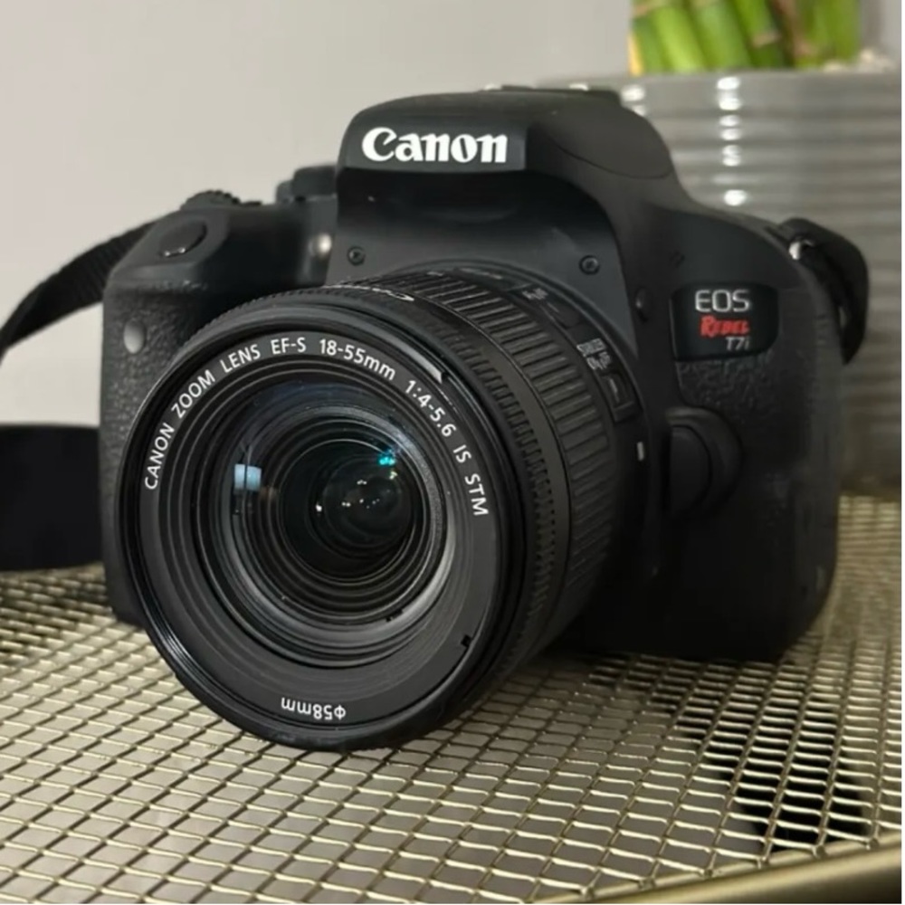 Canon EOS Rebel T7i